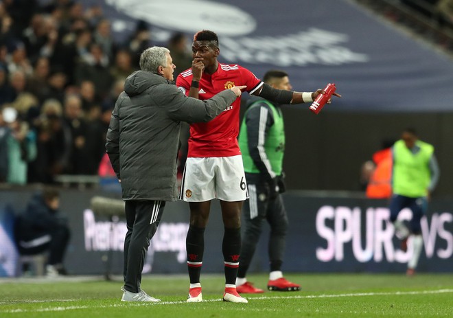 Đã đến lúc Mourinho tước tấm băng đội trưởng của Pogba để tính kế lưỡng toàn - Ảnh 2.