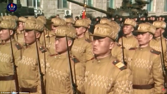 Vì sao lễ diễu binh năm nay của Triều Tiên quy mô nhỏ và ‘thầm lặng’ hơn? - Ảnh 4.