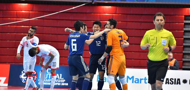 Bán kết Futsal châu Á: Sạch bóng ngựa ô - Ảnh 1.