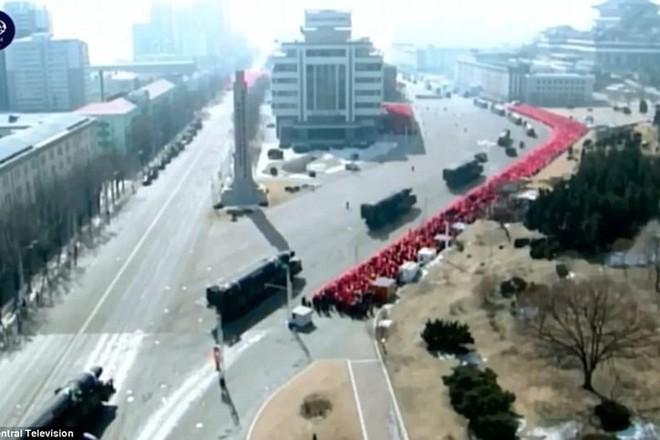Ảnh: Vũ khí “khủng” của Triều Tiên phô diễn tại lễ duyệt binh lớn 8/2 - Ảnh 18.