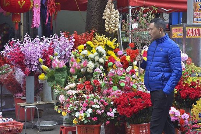 Nhộn nhịp chợ hoa Hàng Lược trước Tết Nguyên đán - Ảnh 6.