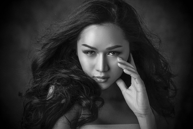 Hương Giang thần thái ngời ngời bên dàn thí sinh Hoa hậu Chuyển giới Quốc tế trong loạt ảnh beauty shoot - Ảnh 4.