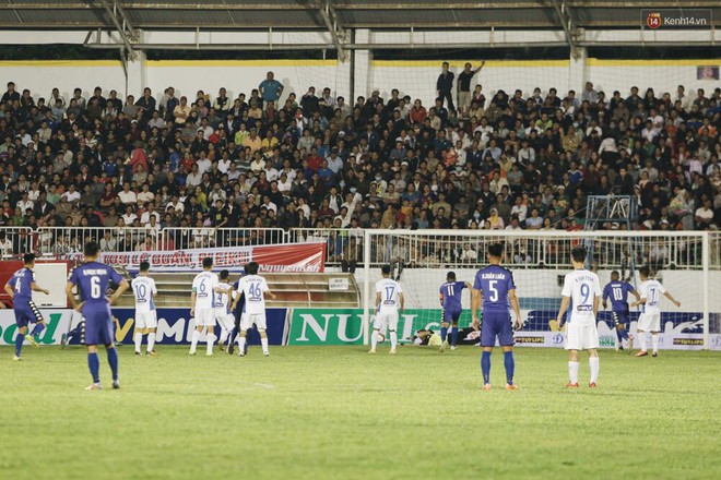 Thủ lĩnh Xuân Trường cùng đồng đội HAGL “đốn tim” fan vì hành động đẹp - Ảnh 15.