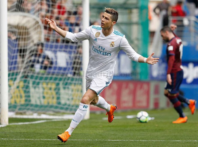 Eibar 1-2 Real Madrid: Ronaldo lại lập cú đúp, Real tiếp mạch hưng phấn - Ảnh 1.