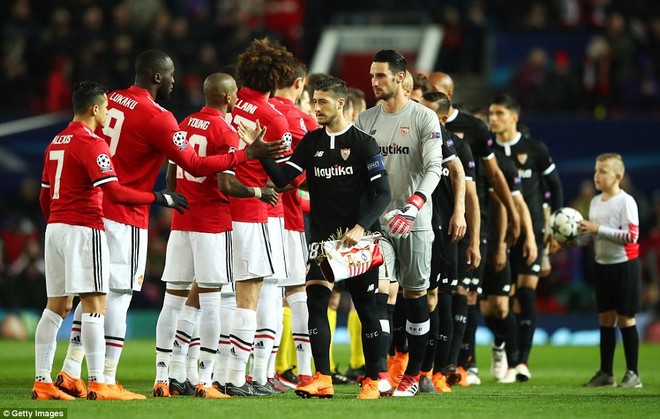 Thua tủi hổ, Man United xứng đáng cúi gằm mặt rời Champions League - Ảnh 6.