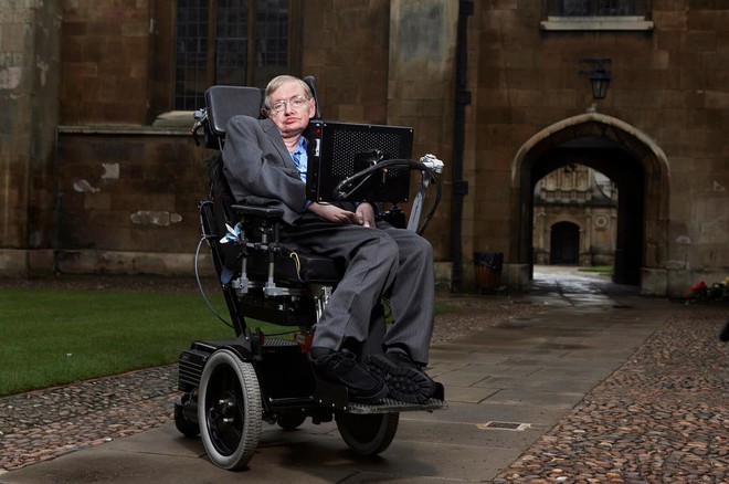 Sau sự ra đi của Stephen Hawking, đại học Cambridge chia sẻ đoạn video tưởng nhớ tới nhà vật lý vĩ đại của nhân loại - Ảnh 3.