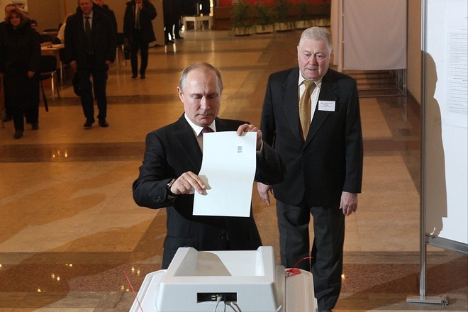 Bầu cử tổng thống Nga 2018: Ông Putin đi bỏ phiếu tại cùng địa điểm tổng tuyển cử 2012 - Ảnh 3.