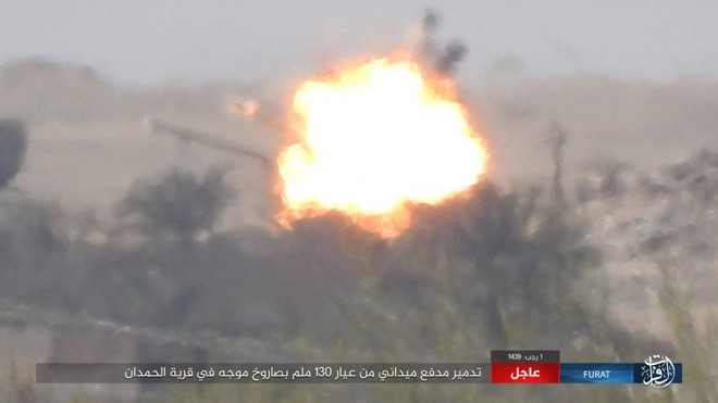 Phiến quân phóng tên lửa, diệt gọn hàng chục xe tăng và 2 khẩu pháo hạng nặng của QĐ Syria - Ảnh 1.