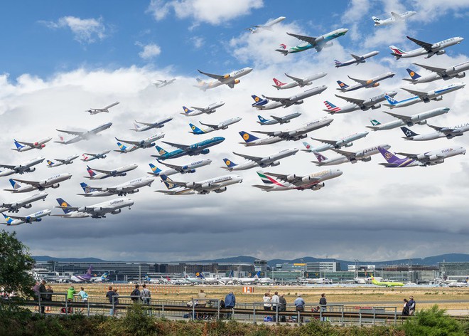 Bức ảnh có 1-0-2: Cảnh tượng hàng trăm “con chim sắt” khổng lồ cất cánh trên bầu trời - Ảnh 12.