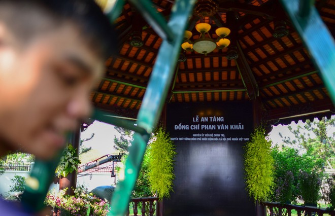 Cận cảnh nơi yên nghỉ của cố Thủ tướng Phan Văn Khải bên cạnh mộ phần người vợ - Ảnh 6.