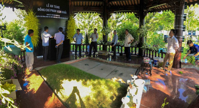 Cận cảnh nơi yên nghỉ của cố Thủ tướng Phan Văn Khải bên cạnh mộ phần người vợ - Ảnh 8.