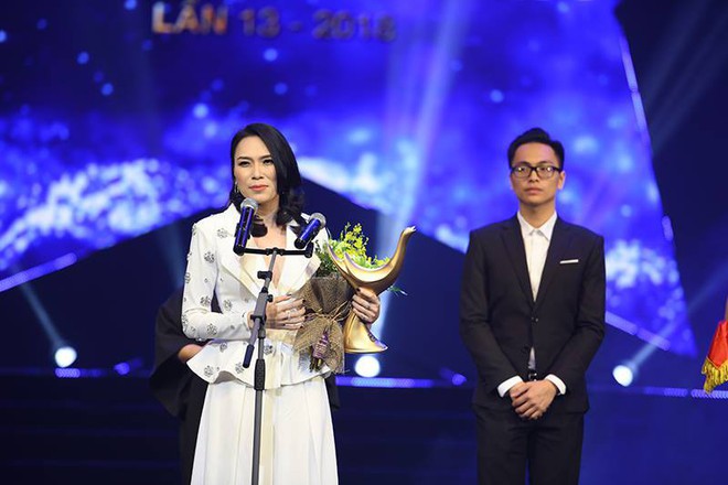 Mỹ Tâm đánh bại Hồ Ngọc Hà, Thu Minh đoạt giải Ca sĩ của năm - Ảnh 11.