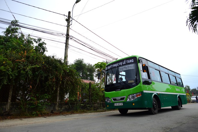 Người dân Củ Chi lập bàn thờ tiễn biệt ông Sáu Khải - Ảnh 9.