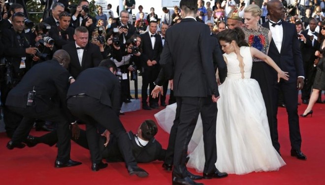 NÓNG: Liên hoan phim Cannes chính thức cấm sao chụp ảnh tự sướng trên thảm đỏ - Ảnh 4.