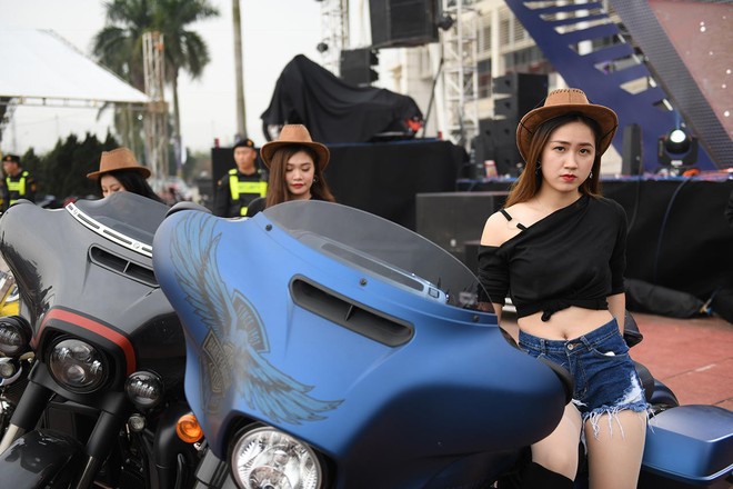 Hàng trăm chiếc xe Harley tiền tỷ diễu hành tại Hà Nội - Ảnh 12.