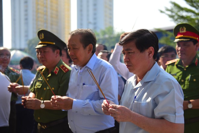 Phó thủ tướng làm việc tại Chung cư Carina, tiếp xúc với các nạn nhân vụ cháy - Ảnh 9.
