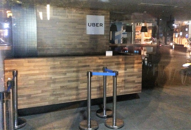 Trung tâm khách hàng ở Hà Nội của Uber cửa đóng then cài, tài xế hoang mang - Ảnh 6.