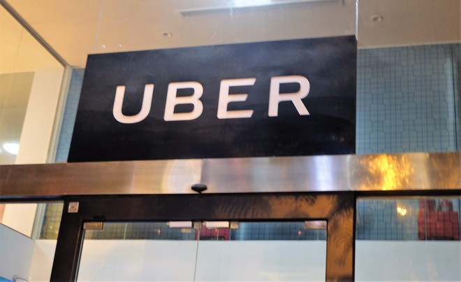 Trung tâm khách hàng ở Hà Nội của Uber cửa đóng then cài, tài xế hoang mang - Ảnh 10.