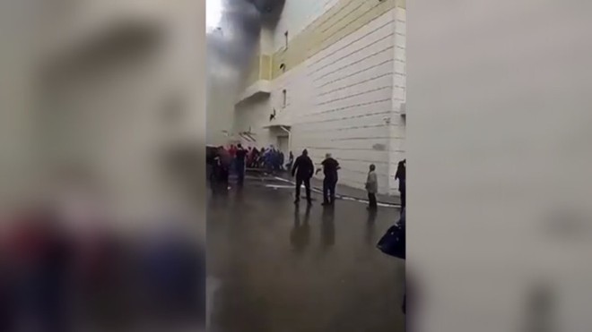 Vụ cháy trung tâm thương mại Nga: Một số người nhảy từ tầng cao xuống nhằm thoát thân.