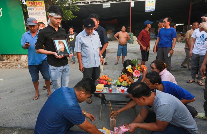 Cư dân Carina làm lễ cầu siêu cho 13 nạn nhân tử vong trong vụ cháy - Ảnh 8.