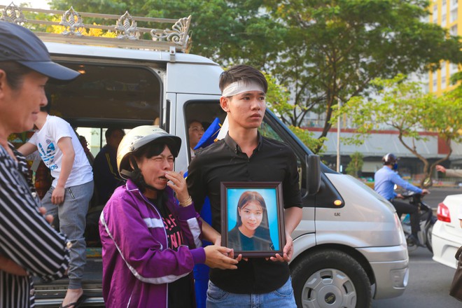 Cư dân Carina làm lễ cầu siêu cho 13 nạn nhân tử vong trong vụ cháy - Ảnh 9.
