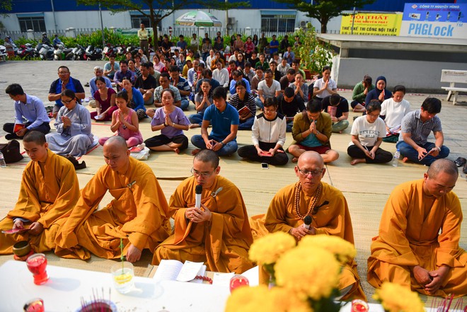 Cư dân Carina làm lễ cầu siêu cho 13 nạn nhân tử vong trong vụ cháy - Ảnh 5.