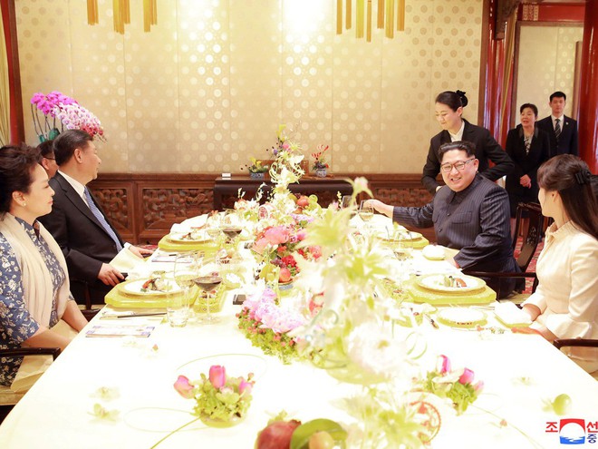 KCNA công bố loạt ảnh mãn nhãn về chuyến thăm Trung Quốc của nhà lãnh đạo Kim Jong-un - Ảnh 11.