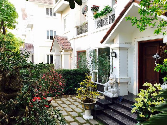 Thần thái sang chảnh và cuộc sống sung túc của BTV Hoa Thanh Tùng - Ảnh 2.