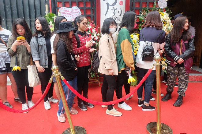 Khách đổi chuyến bay, xếp hàng 5 tiếng đồng hồ để thưởng thức mỳ Aori Ramen - Ảnh 7.