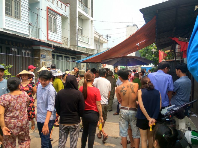 Kiểm tra hiện trường vụ thảm sát 5 người trong gia đình đêm 27 Tết ở Sài Gòn - Ảnh 1.