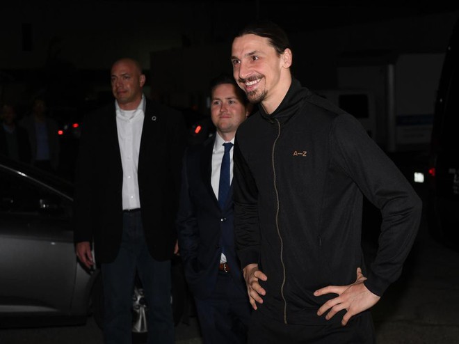 Ibrahimovic được chào đón như người hùng ở Mỹ - Ảnh 6.