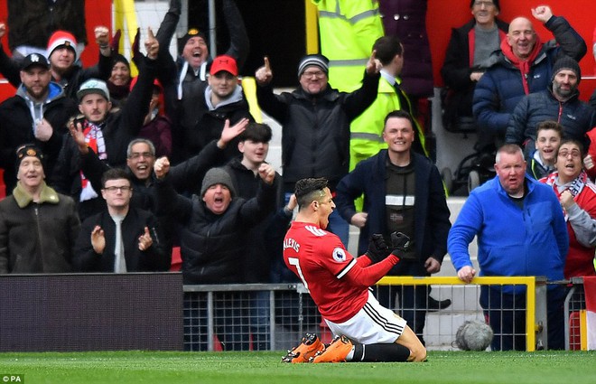 Thắng bùng nổ, Mourinho vẫn khiến người hâm mộ Man United phải băn khoăn - Ảnh 15.