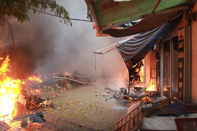 Hình ảnh vụ cháy chợ Quang.