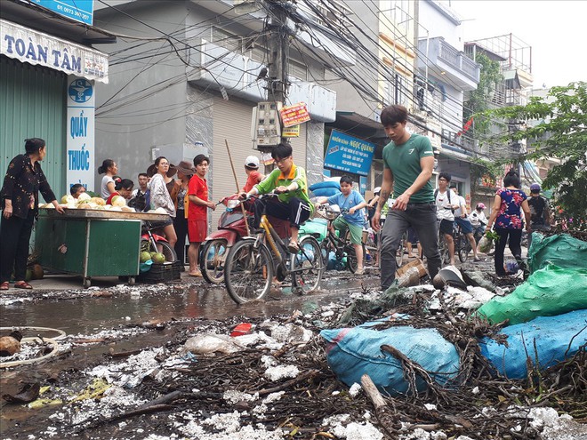 Vụ cháy chợ Quang (Hà Nội): Mất hết rồi, mất trắng rồi! - Ảnh 8.