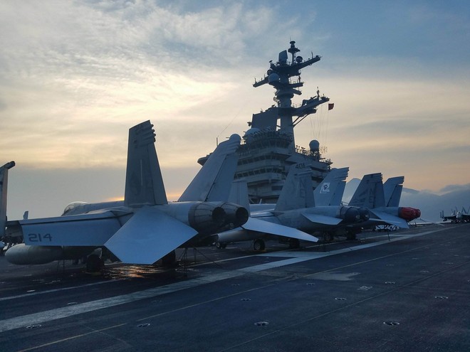 Dàn máy bay khủng trên tàu sân bay Mỹ USS Carl Vinson ở Đà Nẵng: Có treo vũ khí không? - Ảnh 4.