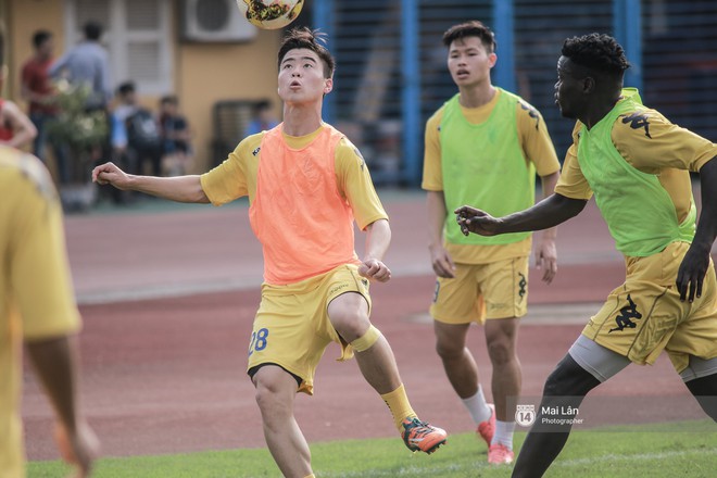 Các tuyển thủ U23 Việt Nam chuẩn bị thế nào cho V.League 2018? - Ảnh 2.