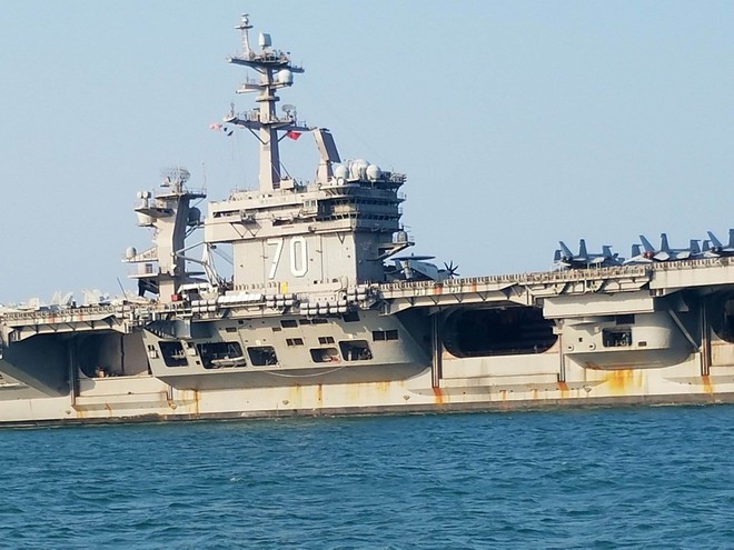 [ẢNH] Cận cảnh tàu sân bay USS Carl Vinson tại Đà Nẵng - Ảnh 5.