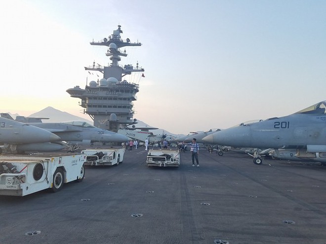 Dàn máy bay khủng trên tàu sân bay Mỹ USS Carl Vinson ở Đà Nẵng: Có treo vũ khí không? - Ảnh 9.