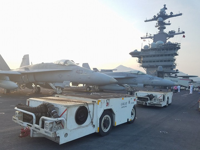 Dàn máy bay khủng trên tàu sân bay Mỹ USS Carl Vinson ở Đà Nẵng: Có treo vũ khí không? - Ảnh 10.