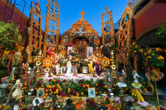 10 điều đặc biệt về Lễ hội người chết náo nhiệt ở Mexico: Khung cảnh quen thuộc trong bộ phim hoạt hình xuất sắc Coco - Ảnh 2.