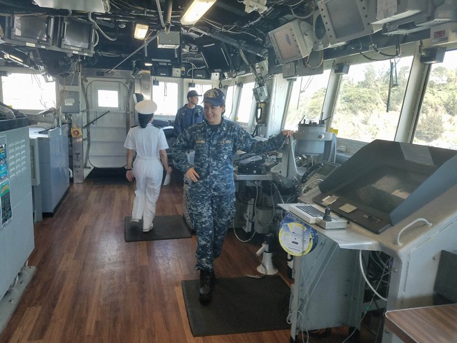 [Cận cảnh] Vũ khí và cabin chỉ huy của tuần dương hạm hộ tống tàu sân bay USS Carl Vinson - Ảnh 16.