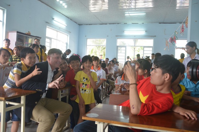 Thủy thủ tàu sân bay Mỹ giao lưu thân thiết với trẻ nhiễm chất độc da cam ở Đà Nẵng - Ảnh 6.