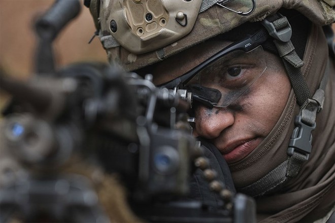 Chùm ảnh: Lính Mỹ huấn luyện bắn súng trên khắp thế giới - Ảnh 1.