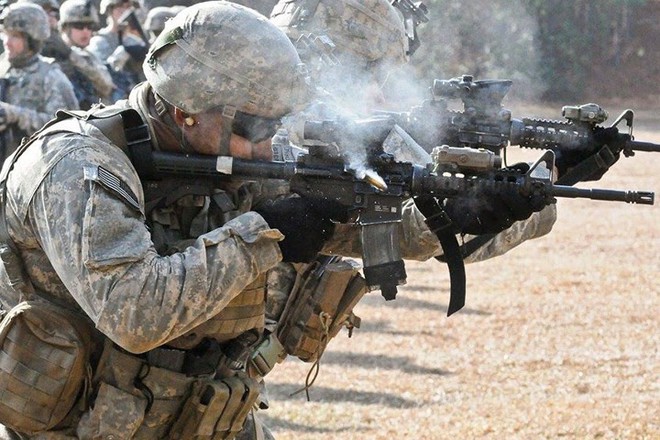Chùm ảnh: Lính Mỹ huấn luyện bắn súng trên khắp thế giới - Ảnh 7.