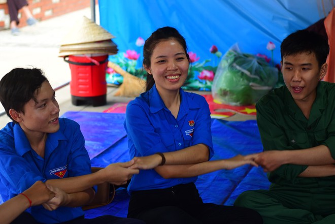 Cô gái 24 tuổi ở Sài Gòn vui hết mình đêm trước ngày lên đường nhập ngũ - Ảnh 1.