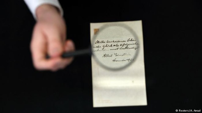 Bức thư hiếm hoi của Einstein được đem đấu giá và mang về hơn 100.000 đô - Ảnh 2.