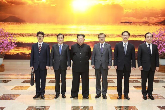4 giờ đồng hồ và nghệ thuật ngoại giao thân thiện, táo bạo của ông Kim Jong-un - Ảnh 3.