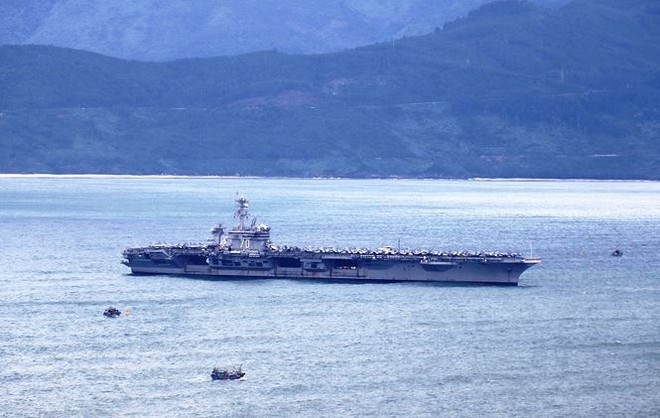 Hôm nay đại bàng vàng USS Carl Vinson của Hạm đội 7 Mỹ rời Đà Nẵng - Ảnh 1.