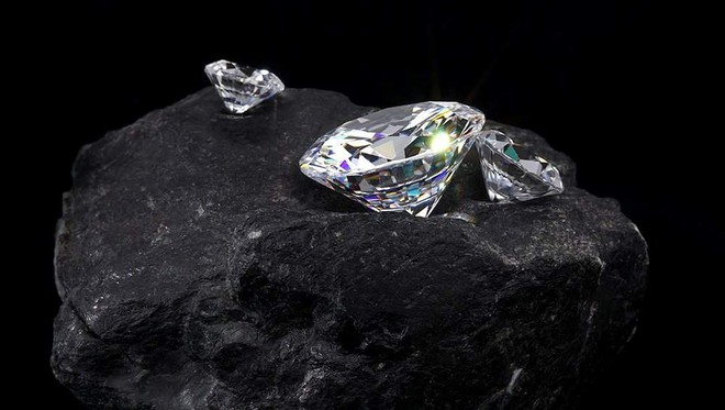 Các nhà khoa học tìm thấy khoáng chất hiếm bên trong viên kim cương ở độ sâu 700km - Ảnh 3.