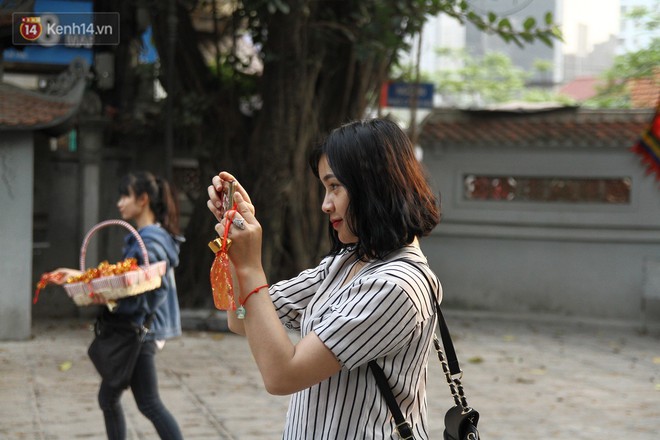 Từ chuyện cô gái được crush bỏ chặn facebook, chủ động nhắn tin, ghé thăm chùa Hà cầu duyên nổi tiếng ở Hà Nội - Ảnh 13.